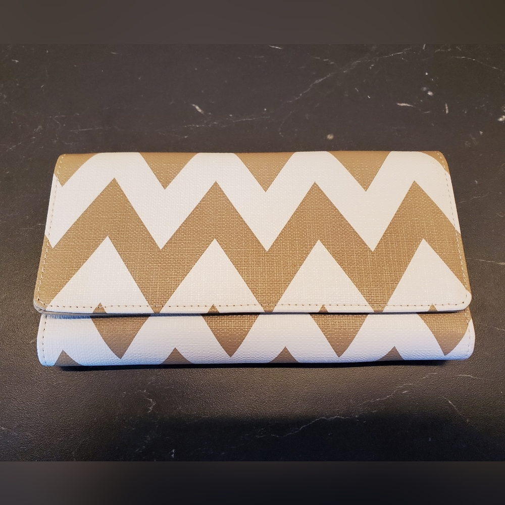 Women's Wallet Geometric Pattern. - Picture 2 of 4